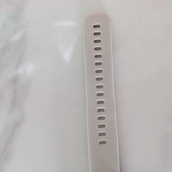 Garmin Venu 2S Smartwatch - Picture 4 of 12